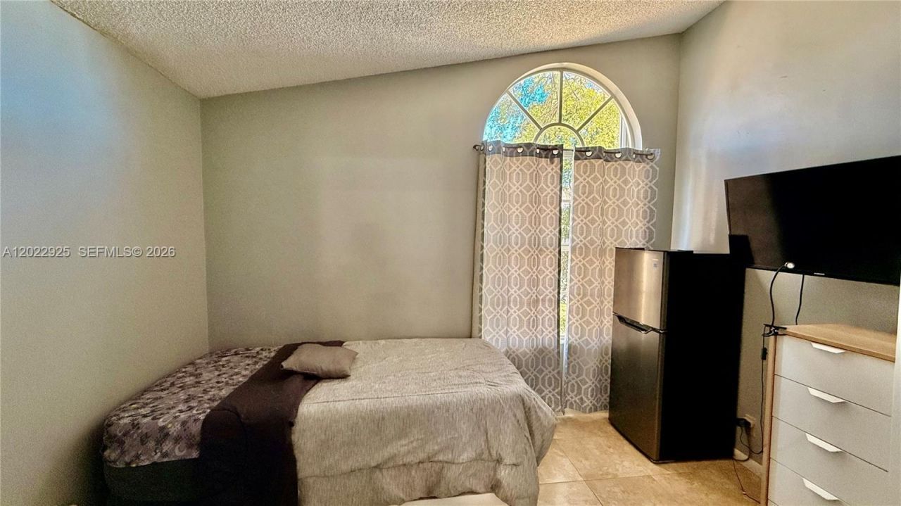 5470 Pine Cir , Coral Springs, FL 33067 Photo