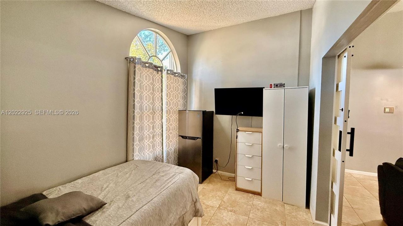 5470 Pine Cir , Coral Springs, FL 33067 Photo