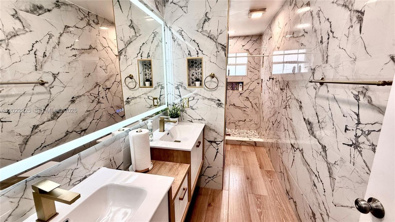 5470 Pine Cir , Coral Springs, FL 33067 Photo