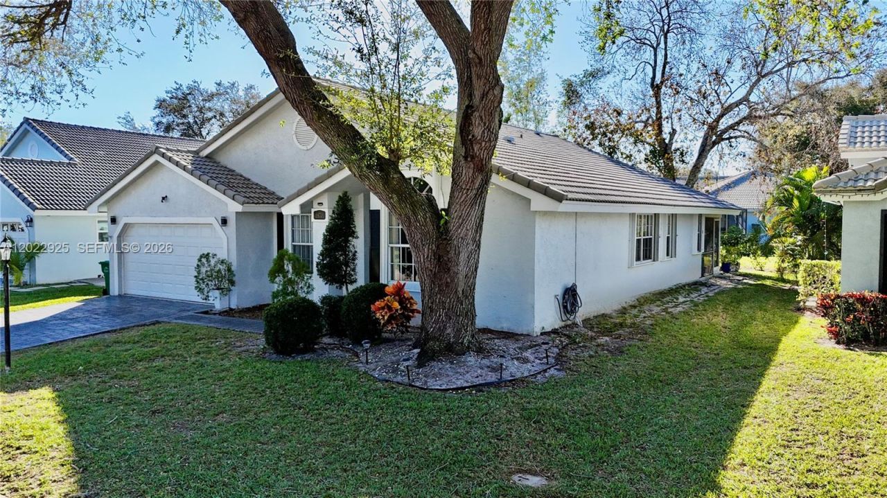 5470 Pine Cir , Coral Springs, FL 33067 Photo
