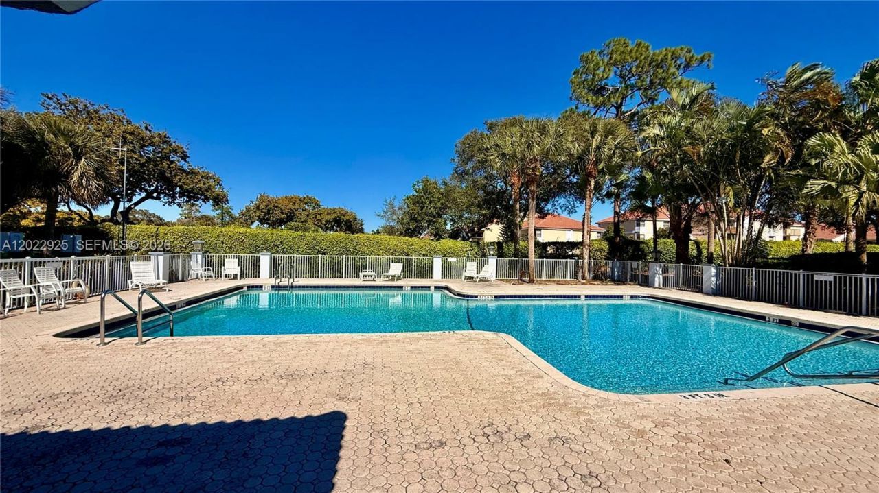 5470 Pine Cir , Coral Springs, FL 33067 Photo