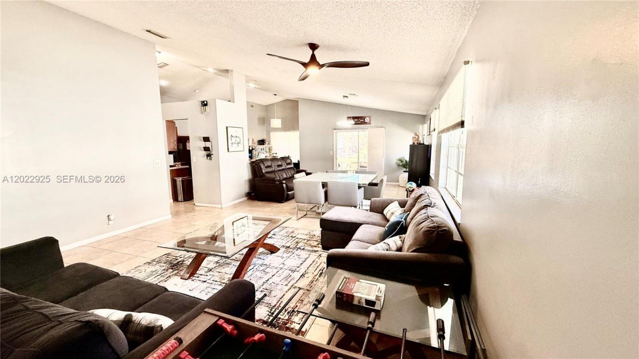 5470 Pine Cir , Coral Springs, FL 33067 Photo