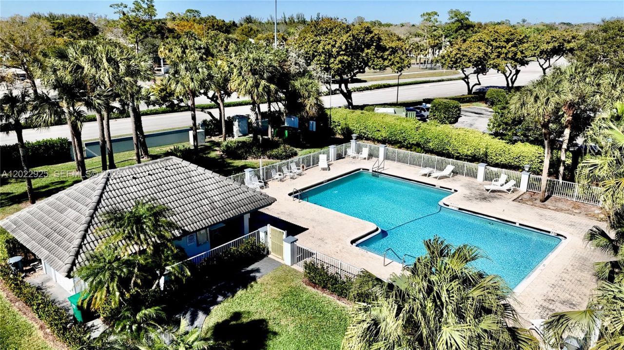 5470 Pine Cir , Coral Springs, FL 33067 Photo