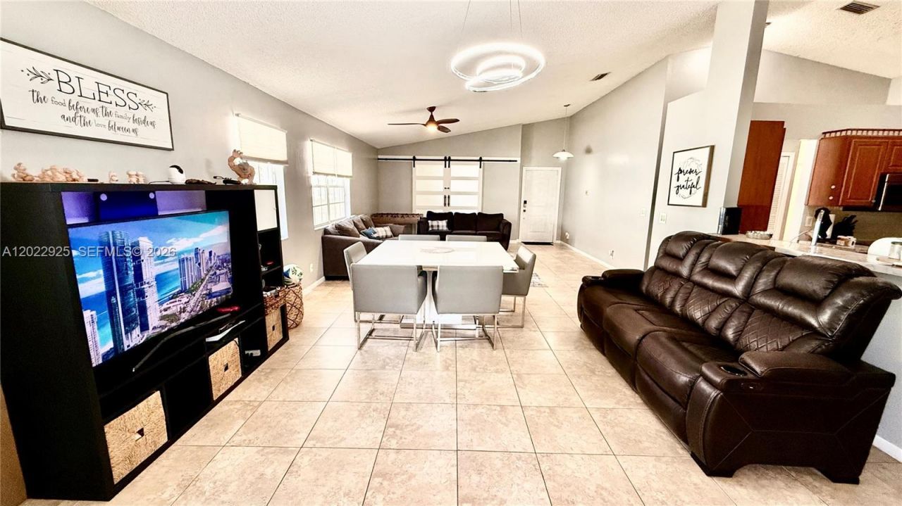 5470 Pine Cir , Coral Springs, FL 33067 Photo