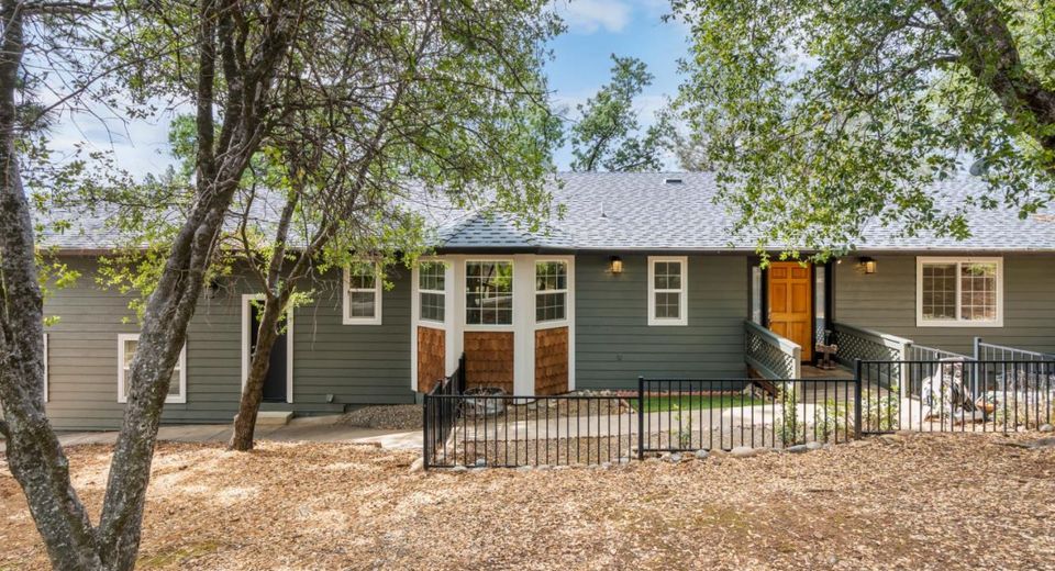 12711 Cresthaven Dr, Groveland, CA 95321 Photo