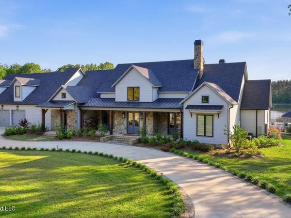 425 Rose Hill Road, Bentonia, MS 39040