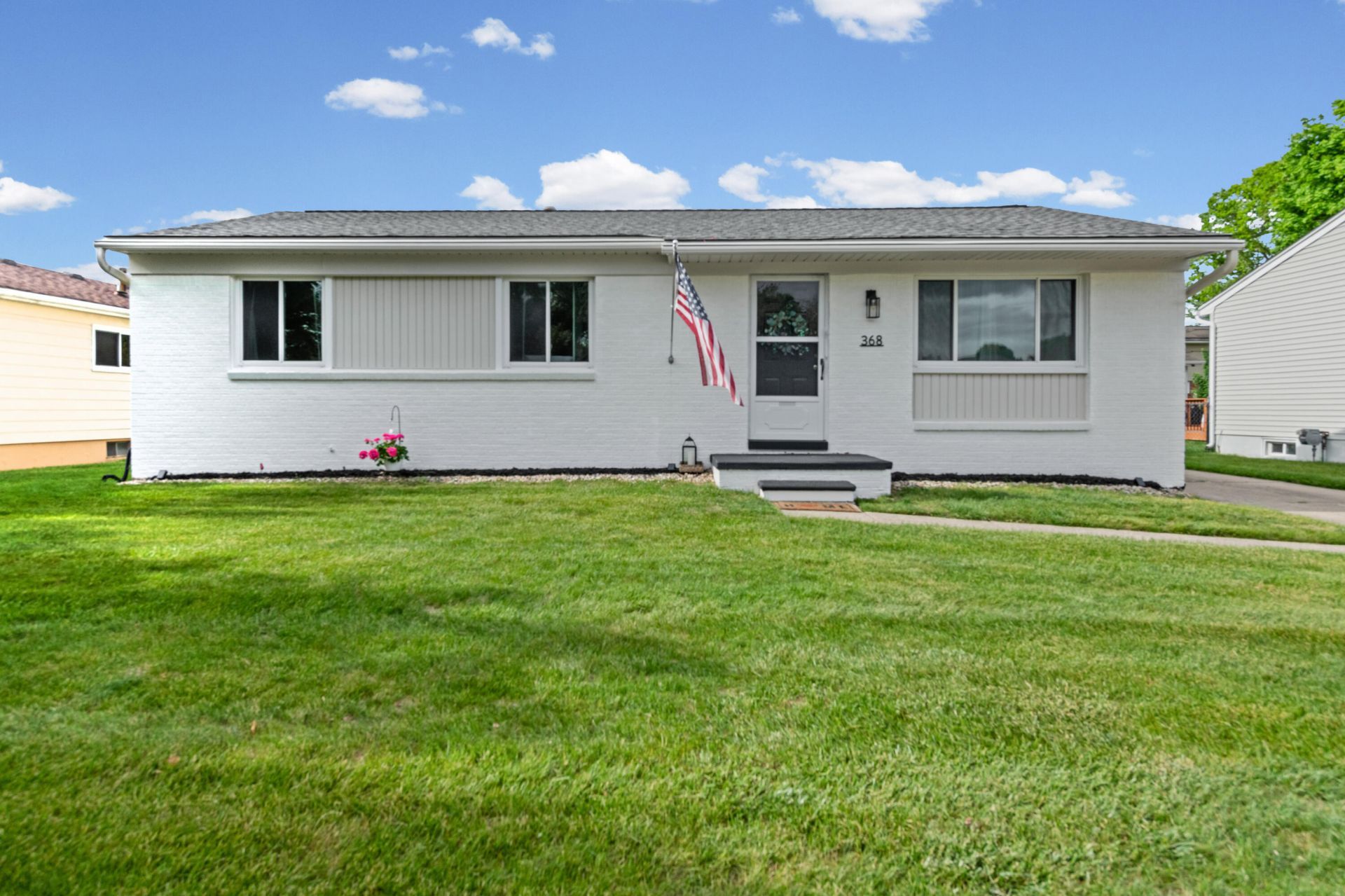 368 Cambridge Avenue, South Lyon, MI 48178 Main Photo