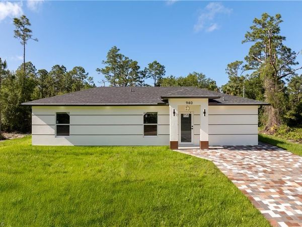 940 Berg ST E, LEHIGH ACRES, FL 33974