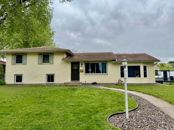 104 8th Avenue NE, Forest Lake, MN 55025