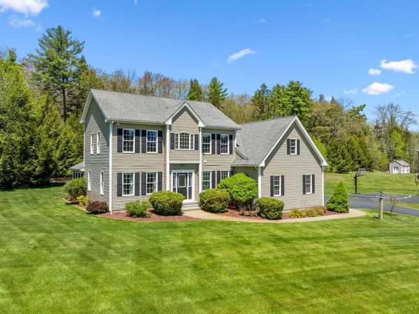 17 Mcqueston Drive, Auburn, NH 03032