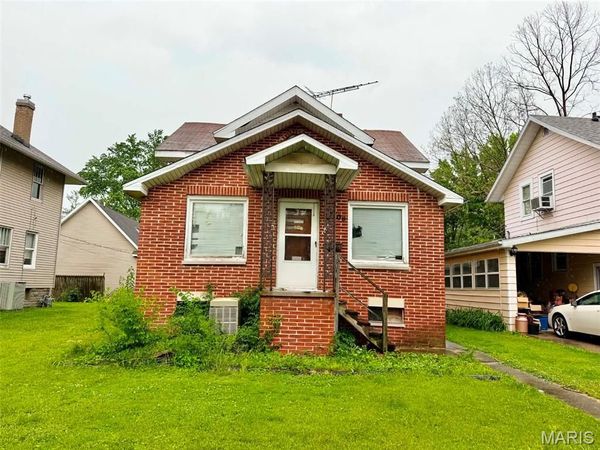 906 Sumner Street, Carlinville, IL 62626