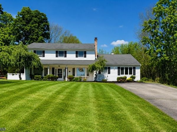 25 Carol Dr, Vernon, NJ 07418