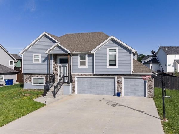 928 N Oak Terrace, Tonganoxie, KS 66086