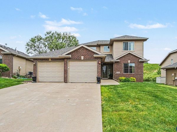 5016 S Winston Ln, Sioux Falls, SD 57108