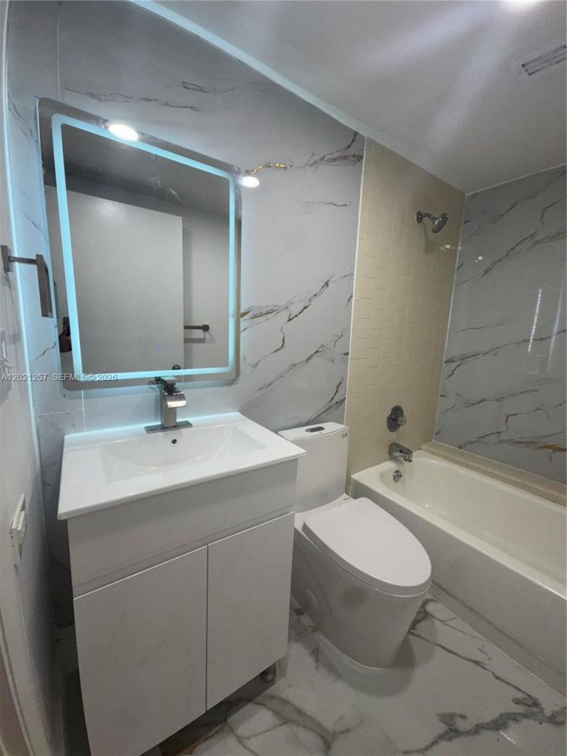 8290 Lake Dr , Unit 130, Doral, FL 33166 Photo