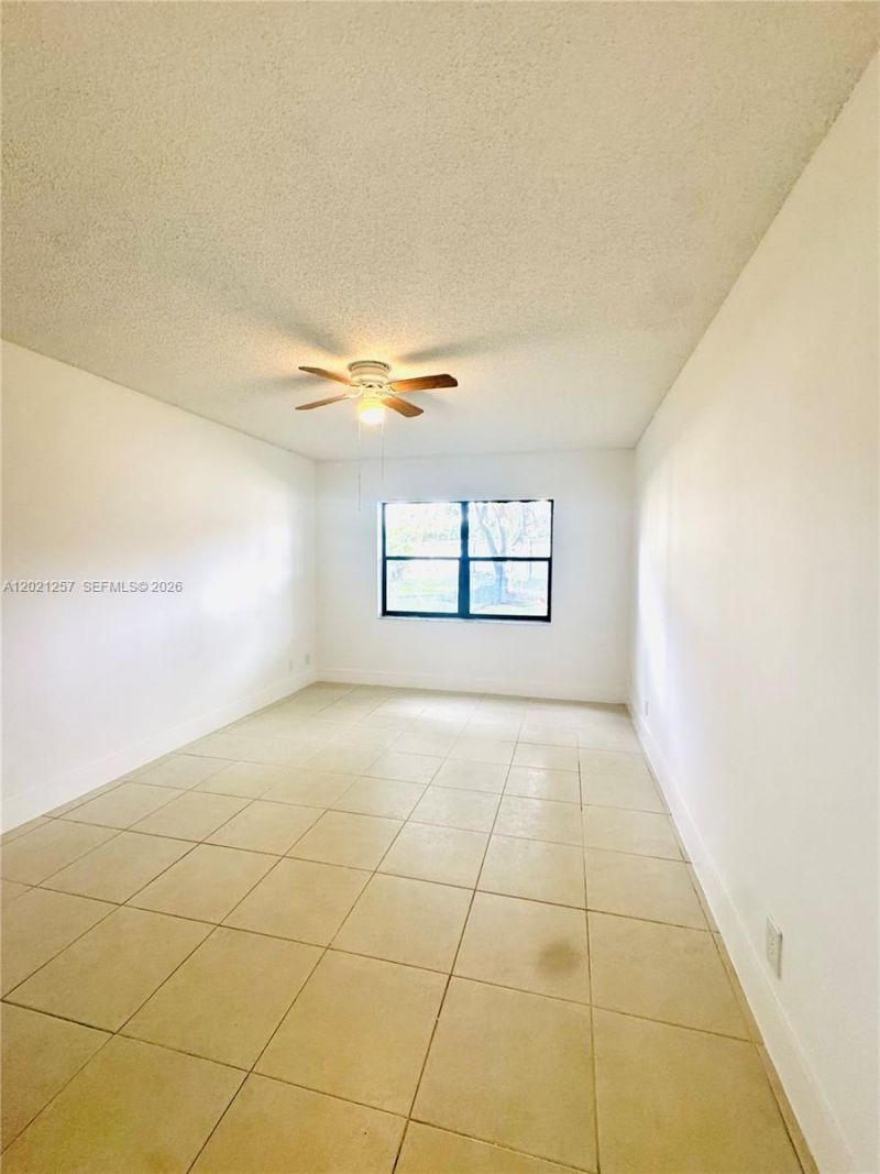 8290 Lake Dr , Unit 130, Doral, FL 33166 Photo
