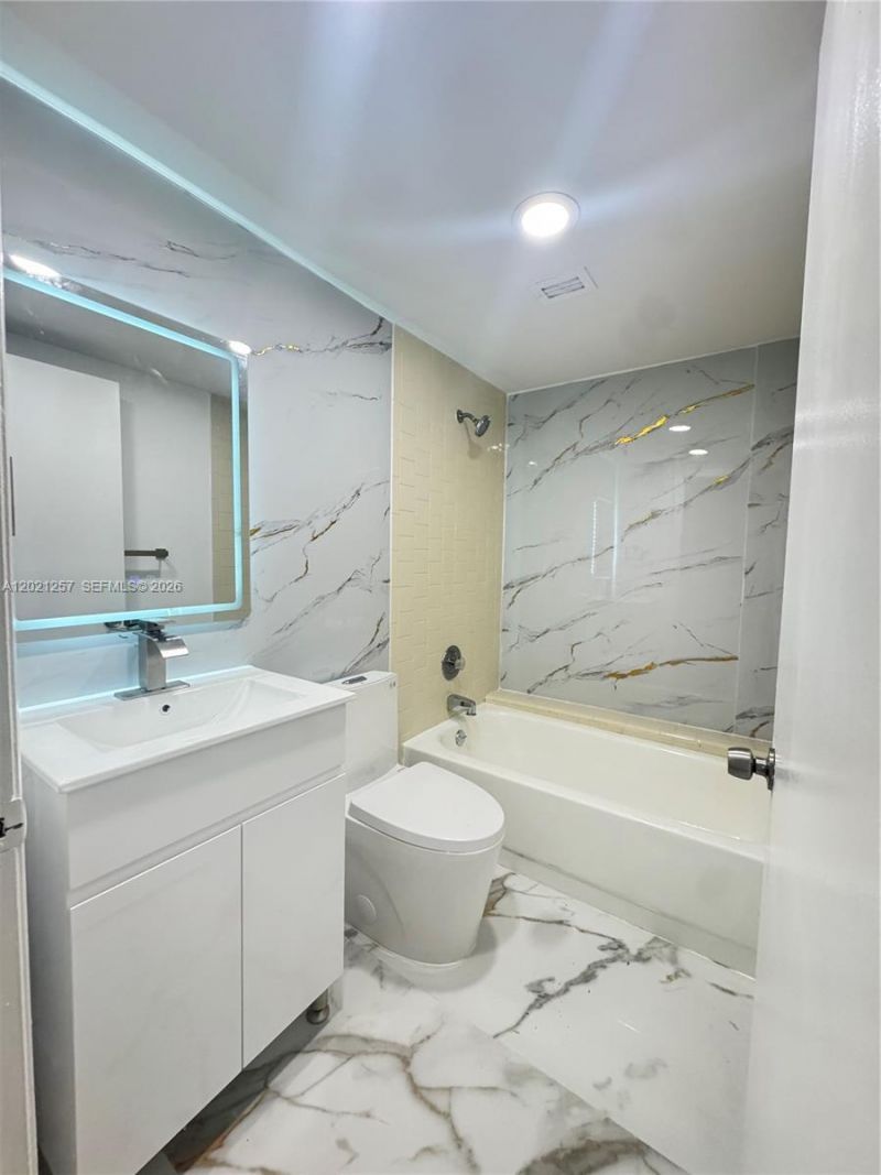 8290 Lake Dr , Unit 130, Doral, FL 33166 Photo