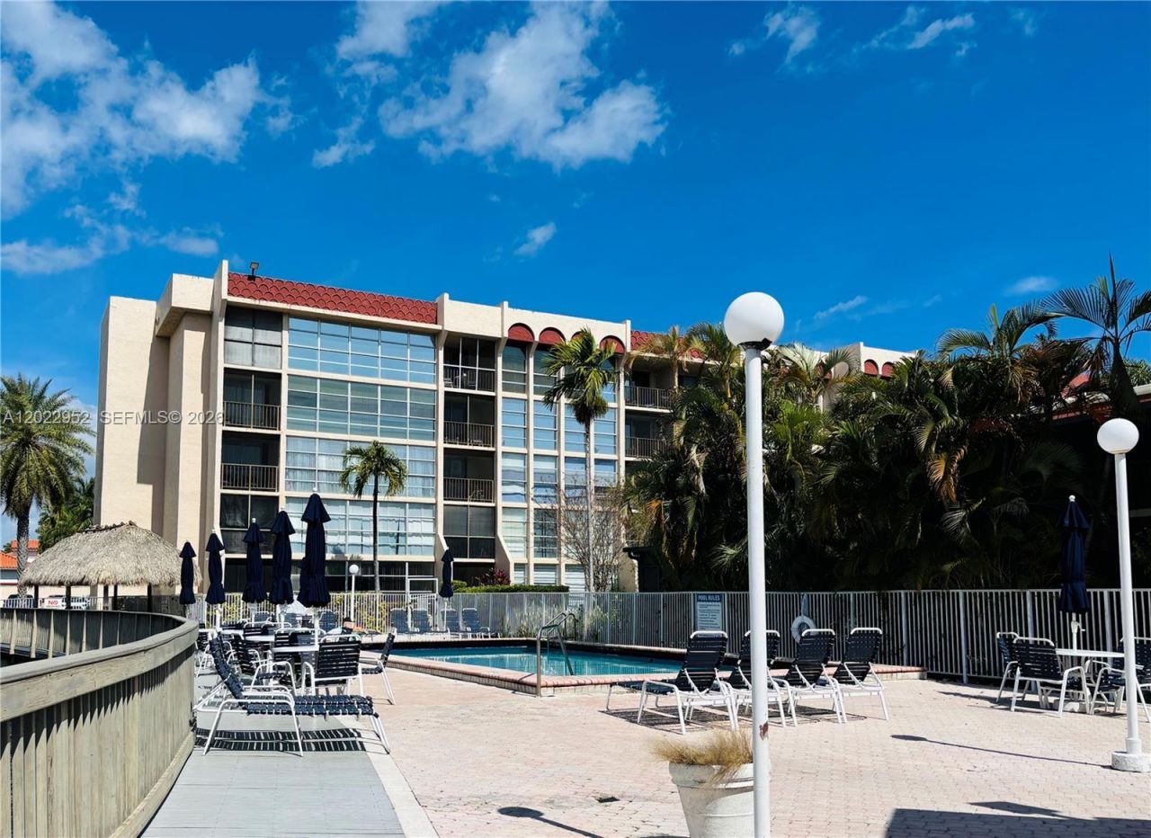 2001 Atlantic Shores Blvd , Unit 409, Hallandale Beach, FL 33009 Photo