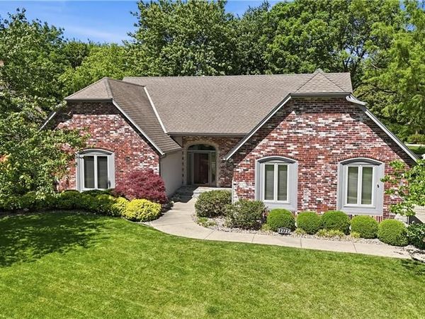 12726 Mohawk Circle, Leawood, KS 66209