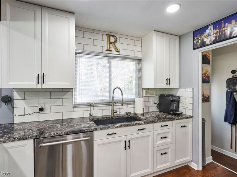 3418 Montrose Avenue, Akron, OH 44333 Photo 9