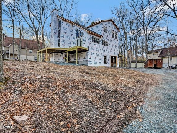 101 Maple Leaf Road, Lackawaxen, PA 18435