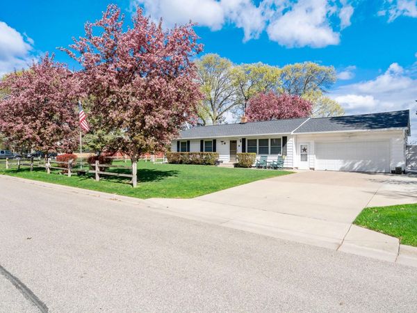 39 Labore Avenue, Little Canada, MN 55117