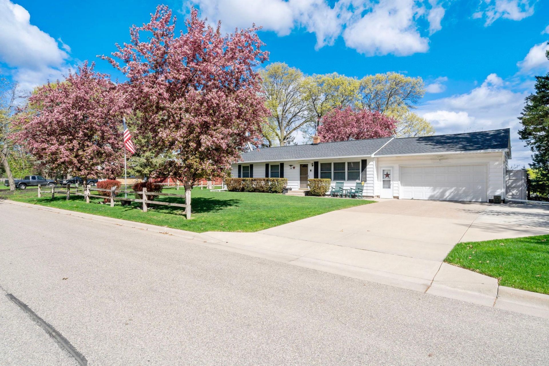 39 Labore Avenue, Little Canada, MN 55117 Main Photo
