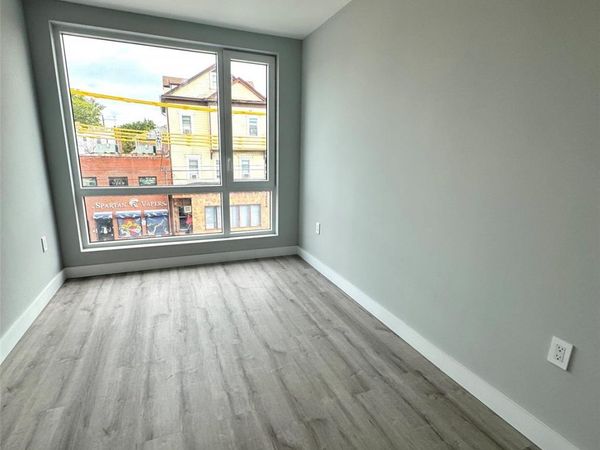 20-22 College point Boulevard , Unit 3B, Flushing, NY 11356