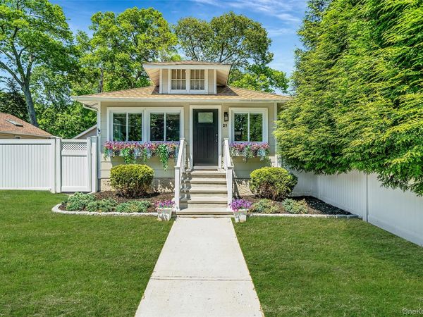 21 Forest Street , Ronkonkoma, NY 11779