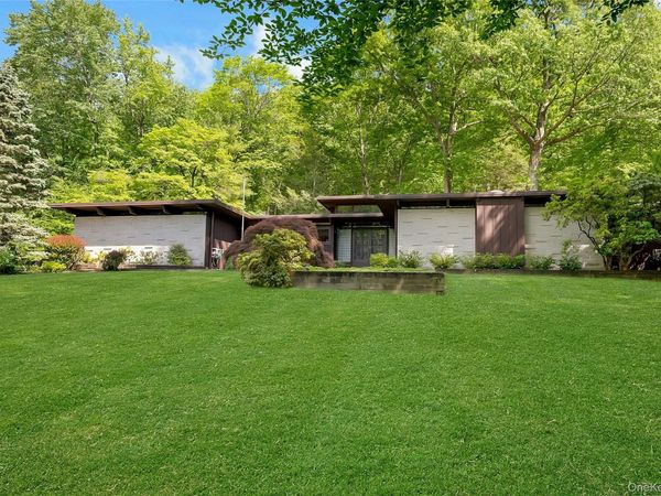 65 Holly Place, Briarcliff Manor, NY 10510