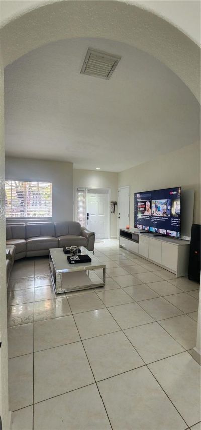 16441 NW 89th Ct, Miami Lakes, FL 33018 Photo