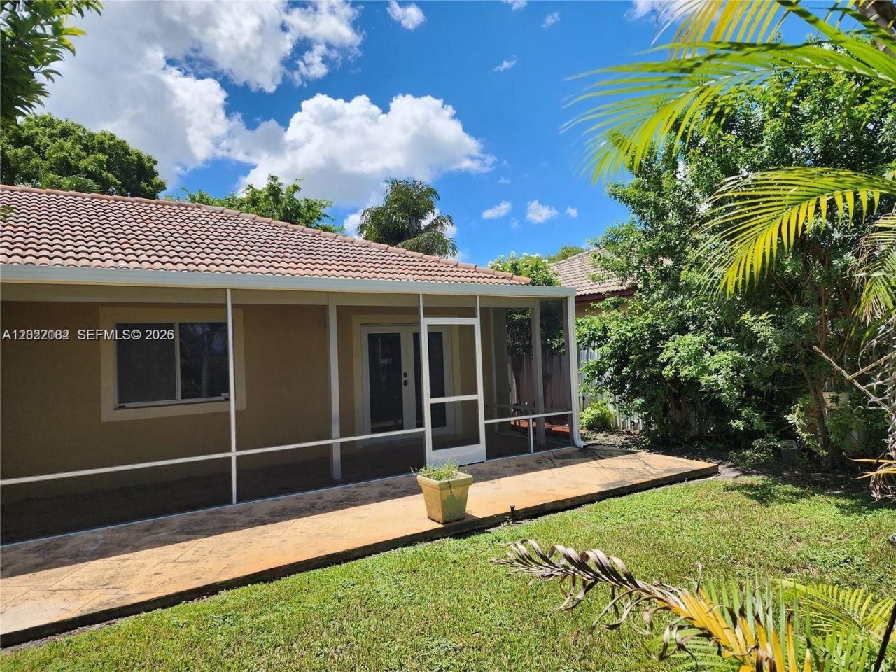 16441 NW 89th Ct, Miami Lakes, FL 33018 Photo