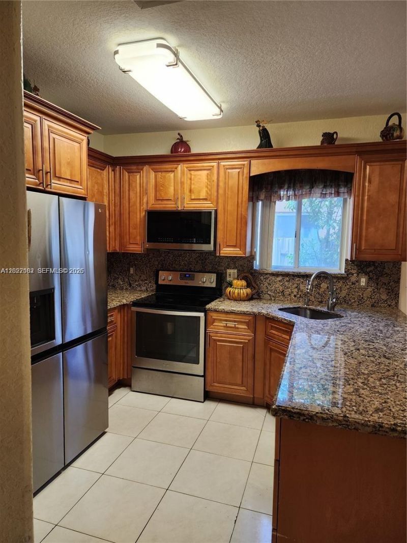 16441 NW 89th Ct, Miami Lakes, FL 33018 Photo