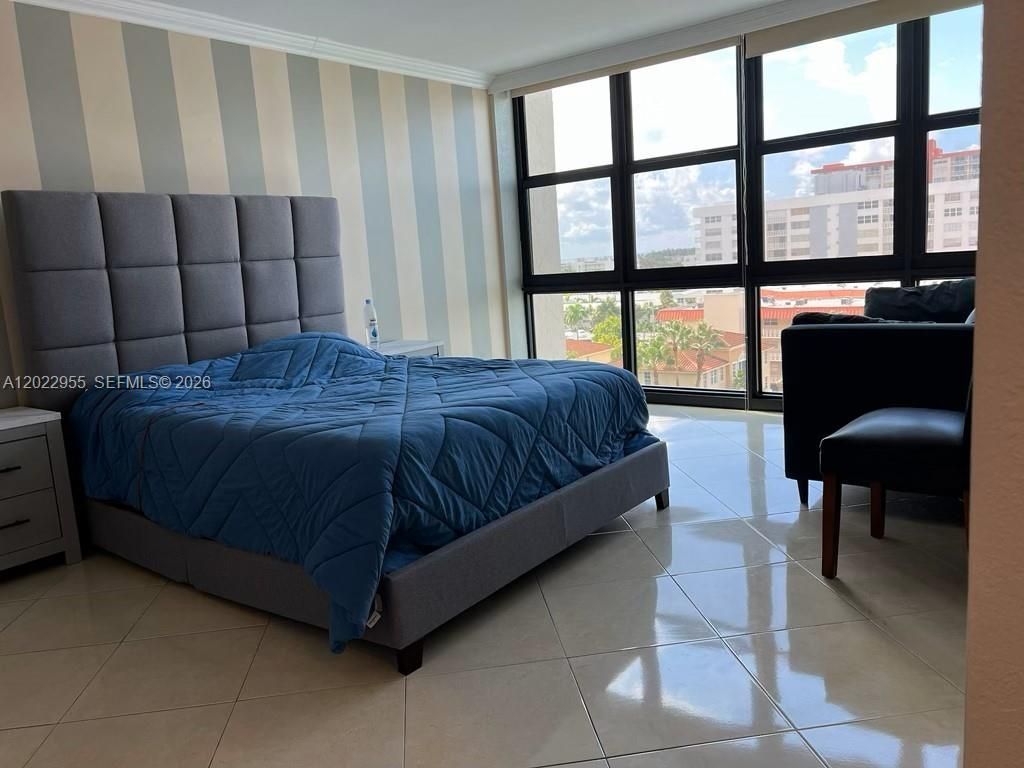 2017 S Ocean Dr , Unit 808, Hallandale Beach, FL 33009 Photo