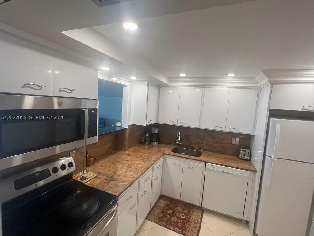 2017 S Ocean Dr , Unit 808, Hallandale Beach, FL 33009 Photo