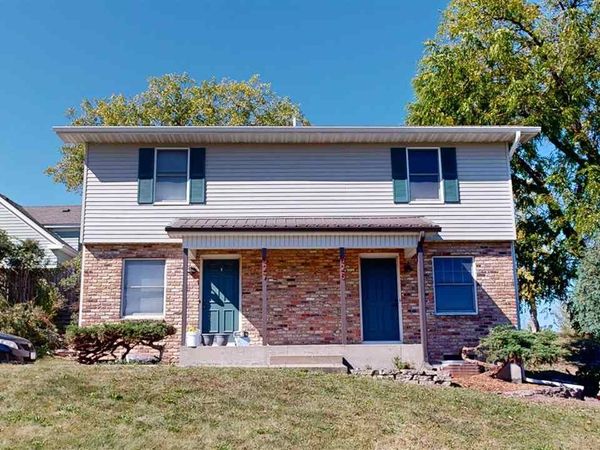 825 Emerald St, Unit 825 &, Iowa City, IA 52246