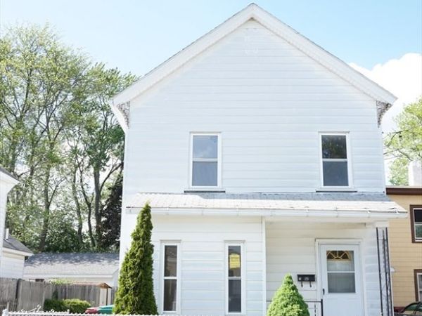 18 Sutherland St, Lowell, MA 01850