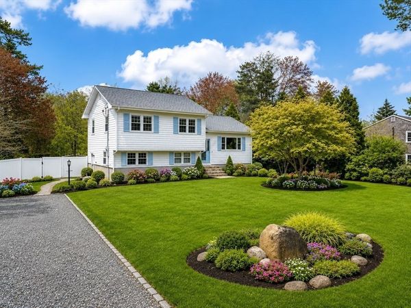 10 Knollwood Dr, Mattapoisett, MA 02739