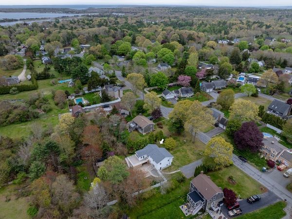 10 Knollwood Dr, Mattapoisett, MA 02739