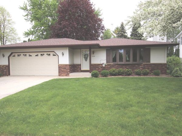 2104 Camelot Blvd, Sheboygan, WI 53081