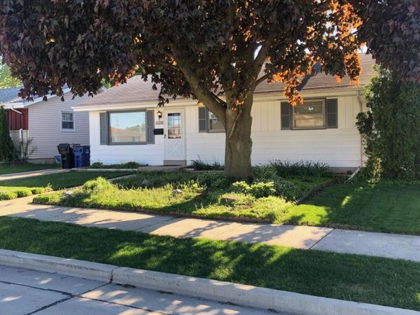 1628 Echo Ln, Racine, WI 53406