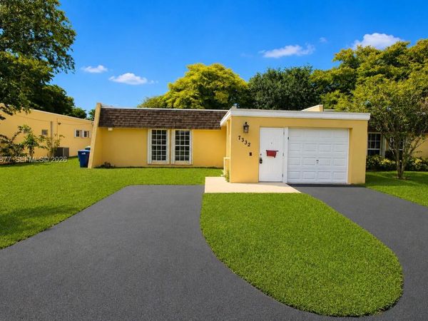 7332 Bay Hill Dr , Hialeah, FL 33015