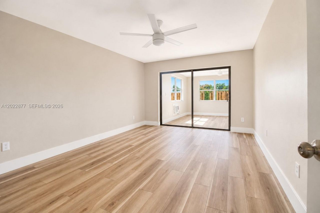 7332 Bay Hill Dr , Hialeah, FL 33015 Photo