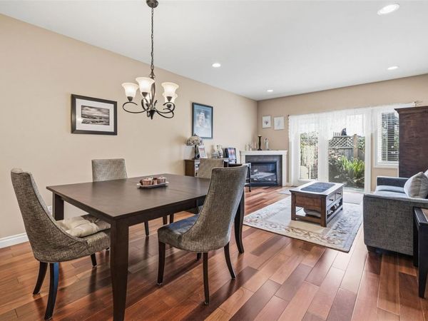 9625 Fifth St , Unit 2, Sidney, BC V8L 2W7