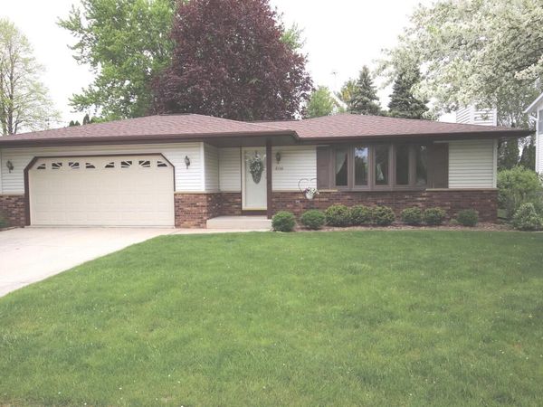 2104 Camelot BOULEVARD, Sheboygan, WI 53081