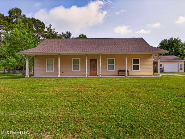 1200 Taranto Street, Waveland, MS 39576