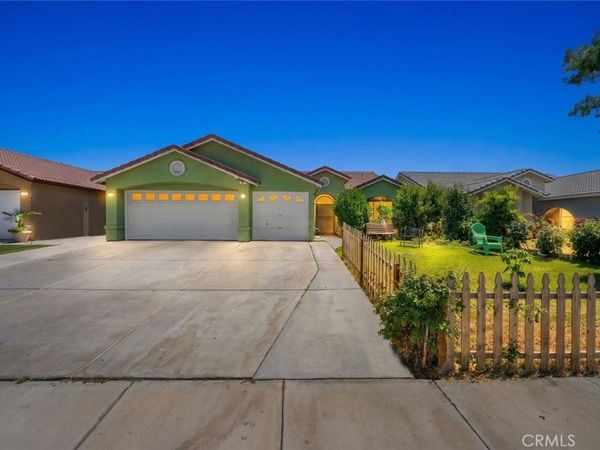 2901 Flint Hills Drive, Bakersfield, CA 93313