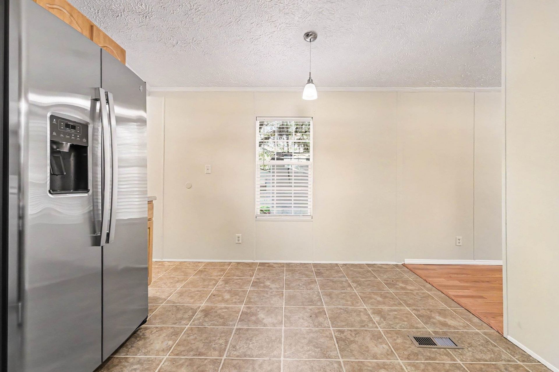 545 Eden Ave.  Photo 10
