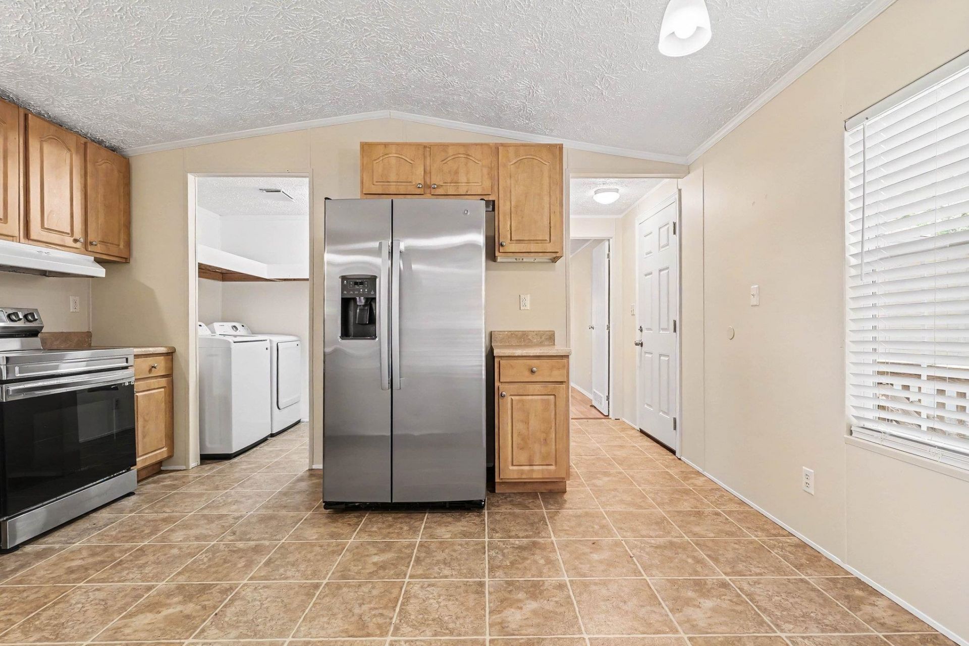 545 Eden Ave.  Photo 11