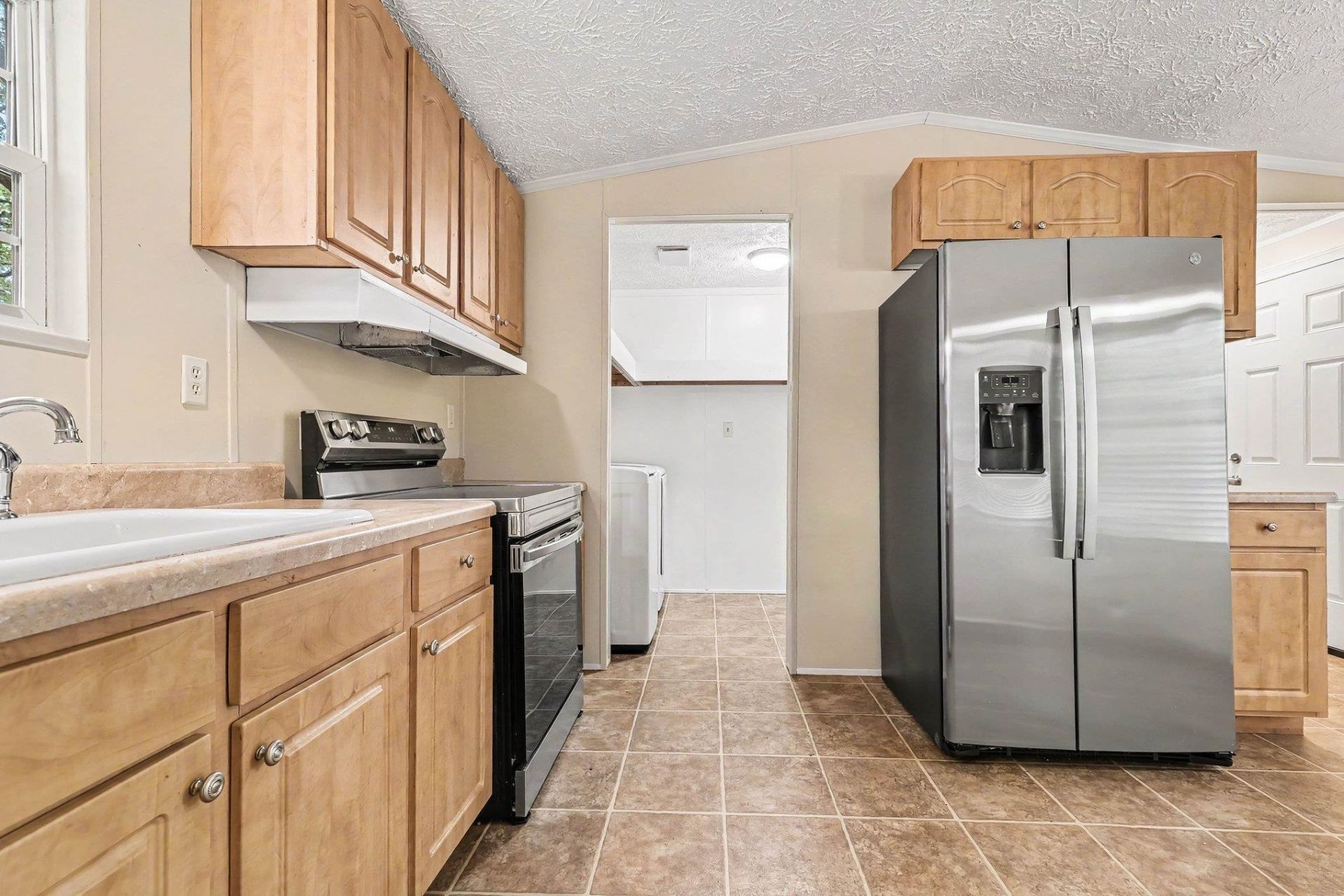 545 Eden Ave.  Photo 12